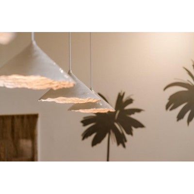 White ceramic pendant lamp with a textured edjes